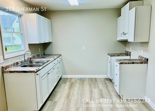 Building Photo - 313 Sherman St