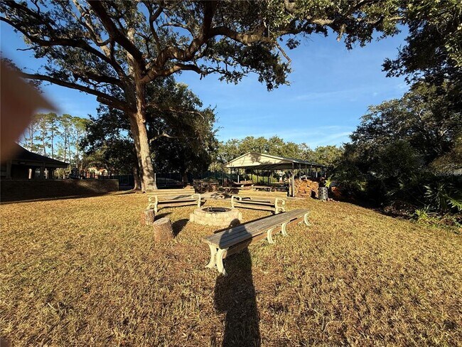 Building Photo - 13513 Shady Shores Dr