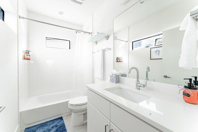 Building Photo - 1128 Chicon St