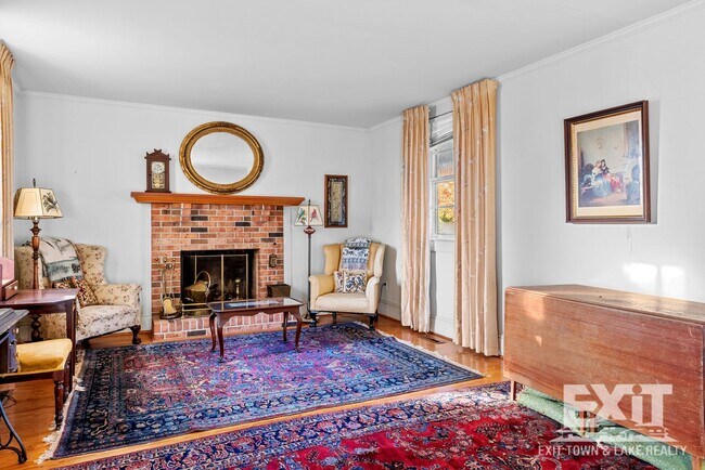 Building Photo - 3 Bedroom 2 Bathroom Home