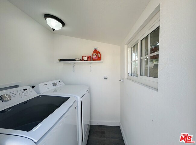 Building Photo - 3123 W 67th St