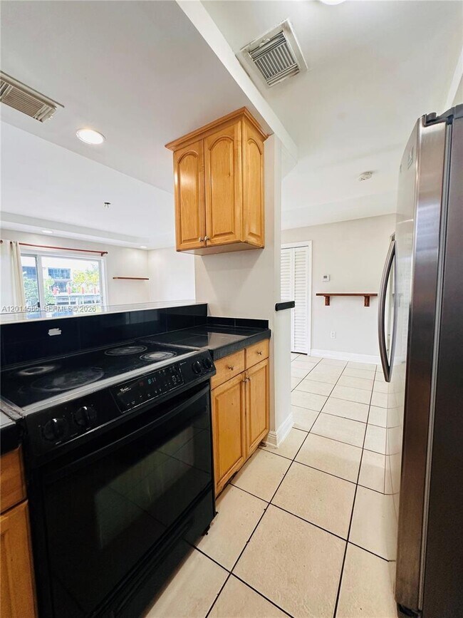 Building Photo - 2033 Calais Dr