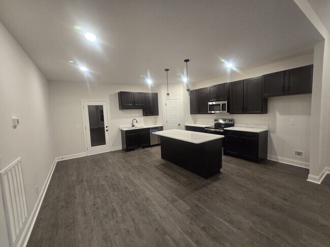 Building Photo - 509 N Halifax Ct