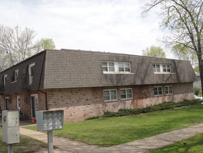 Primary Photo - 206 Broadway St