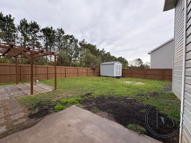 Building Photo - RATE DROP ALERT! (was $2400/month)