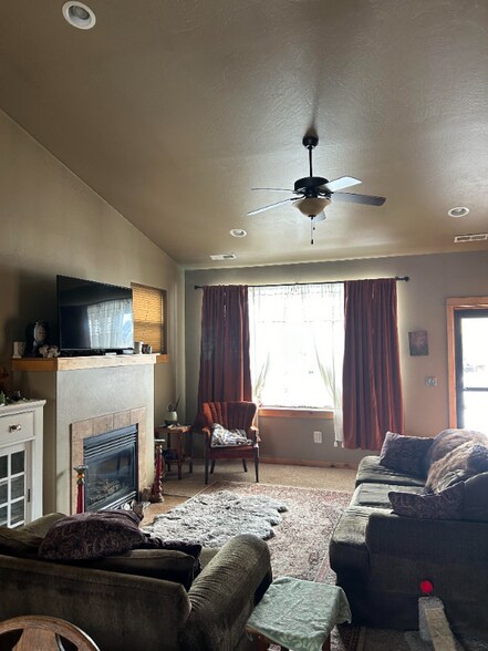 Building Photo - 4026 Moonstone Dr