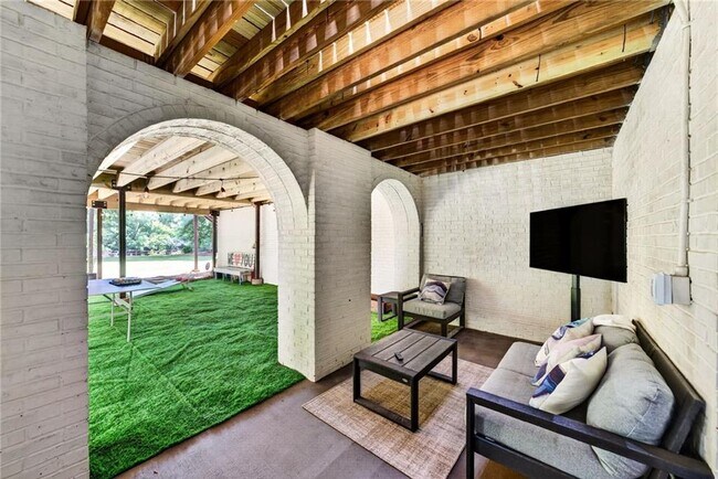 Building Photo - 3669 Cochise Dr SE