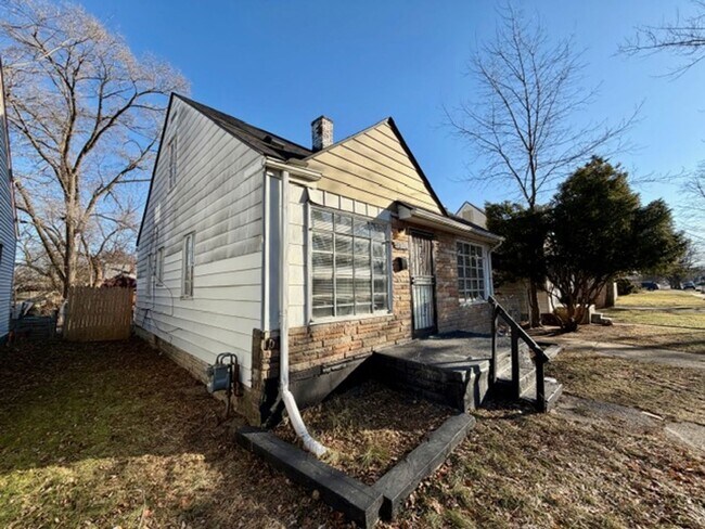 Building Photo - For Lease: Totally Updated 3 Bedroom 1 Bath Welcome Section 8 Call 313-429-3244 KPM Detroit