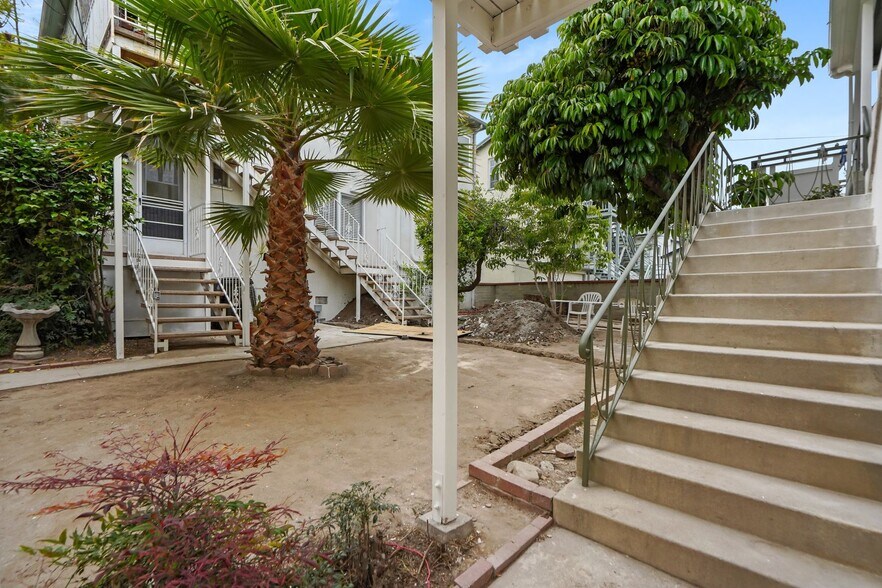 Building Photo - 1826 W Silver Lake Dr