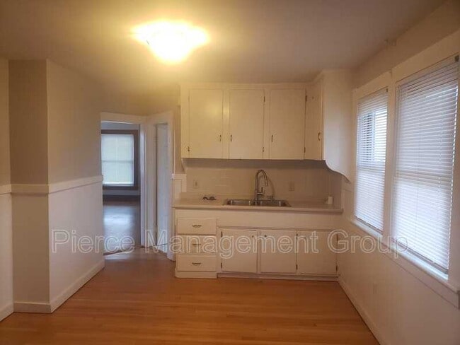 Building Photo - 133 Brook St