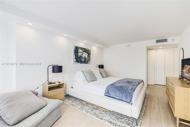 Building Photo - 1865 Brickell Ave