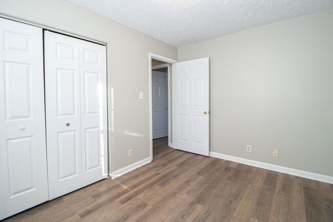 Building Photo - 670 Artic Ave