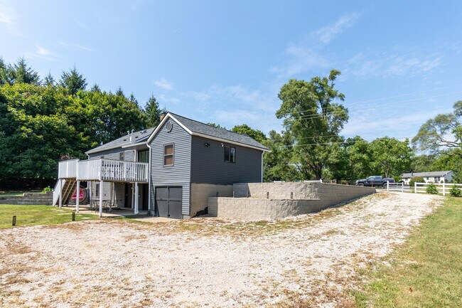 Building Photo - 1319 W Textile Rd