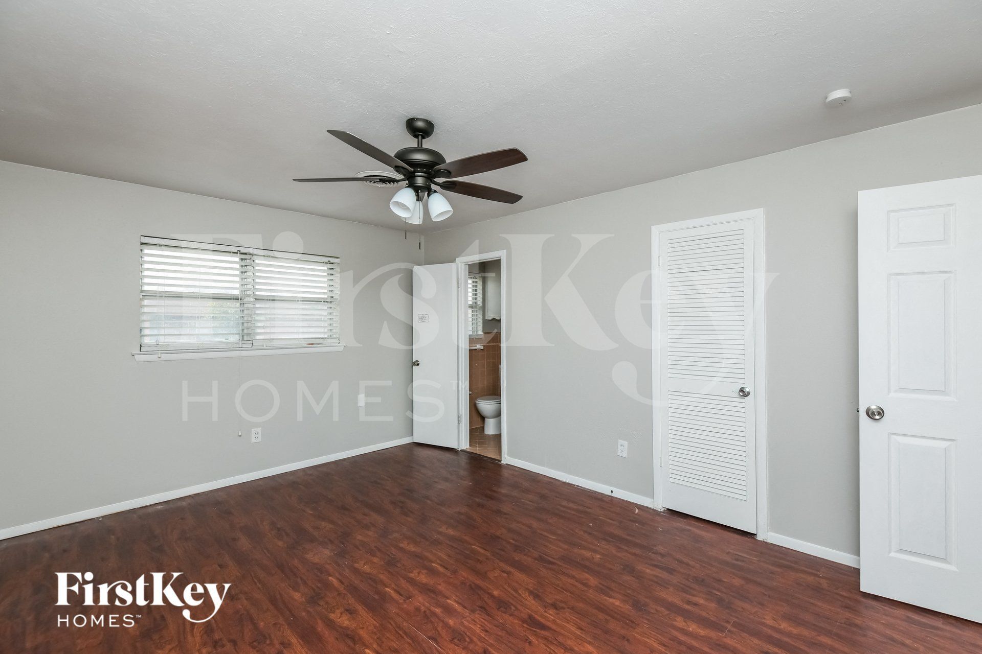 Building Photo - 220 Hallbrook Dr