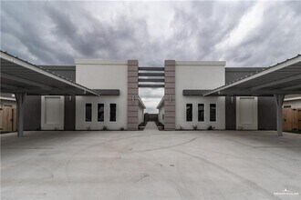 Building Photo - 12 W Kenwood St