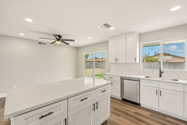 Building Photo - 3262 E Enid Ave