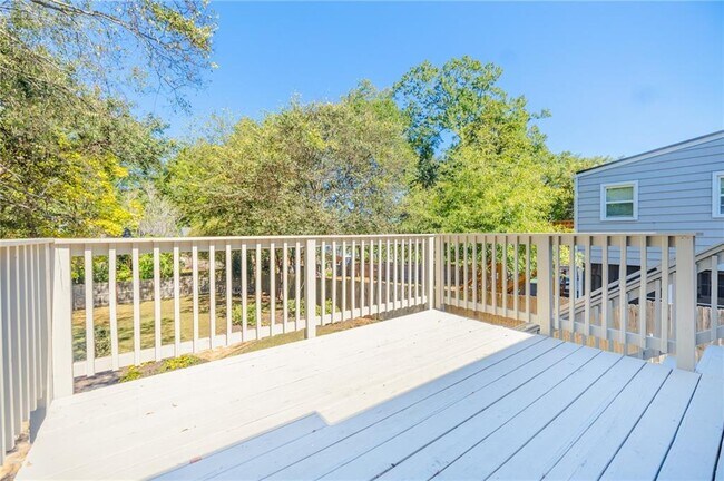 Building Photo - 1131 Winburn Dr