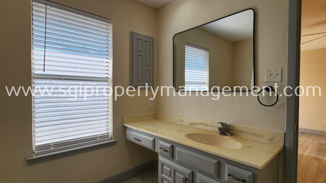 Building Photo - Great 4 bedroom Richardson home