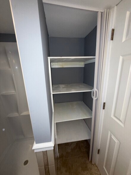 Building Photo - 8 Woody Pl