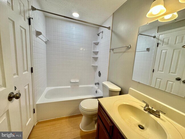 Building Photo - 949 Angel Valley Ct