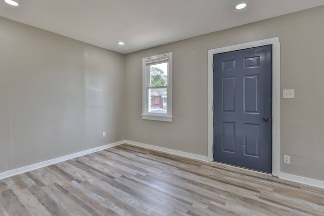 Building Photo - Cozy Home