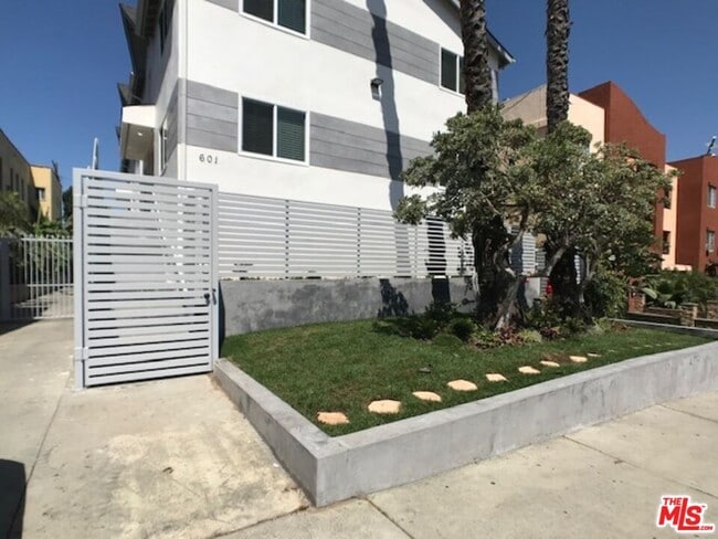 Building Photo - 601 Normandie Ave