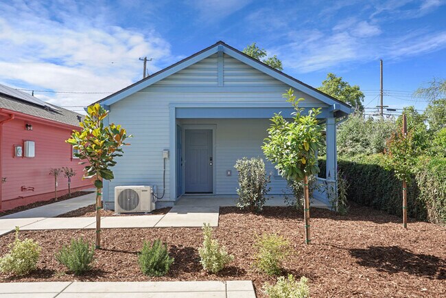 Building Photo - Beautiful 2 bedroom 1 bathroom New Build Close to UC Davis and McGeorge Law School