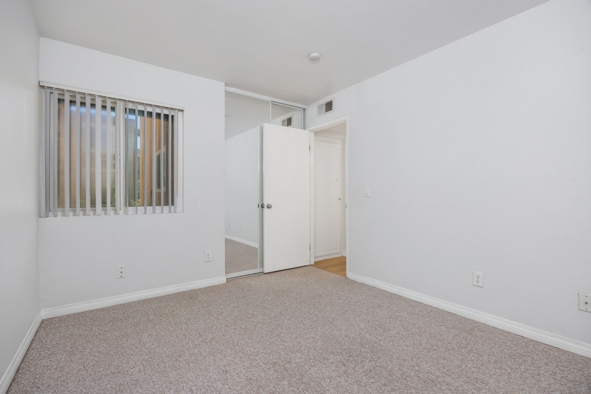 Building Photo - 17199 W Bernardo Dr