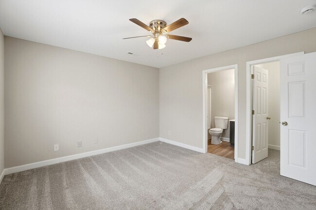 Building Photo - 3 bedroom single family home!