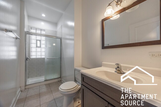 Building Photo - 4452 N Sheridan Rd