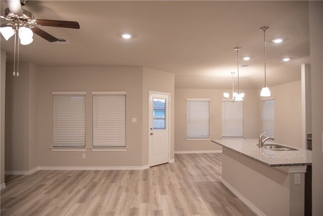 Building Photo - 2145 Chief St