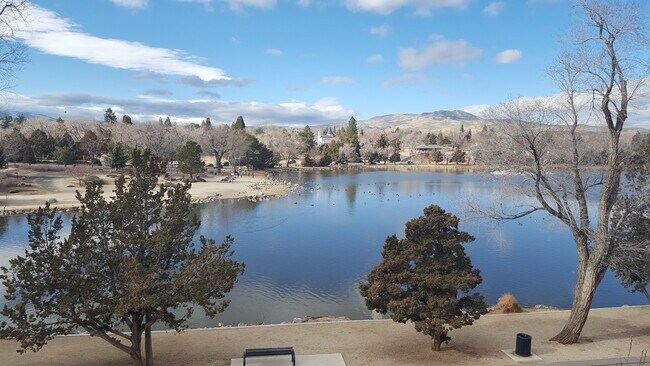 Building Photo - Gorgeous Town Home Across from Virginia Lake!