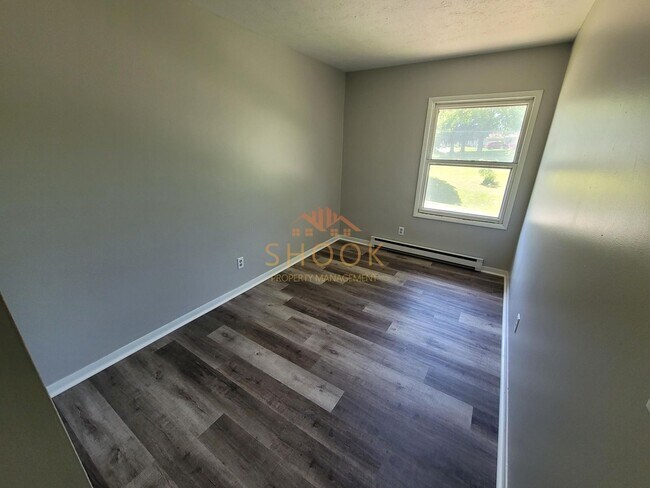 Building Photo - 3BR/2BA BI-LEVEL ON LAFAYETTE'S SOUTH SIDE