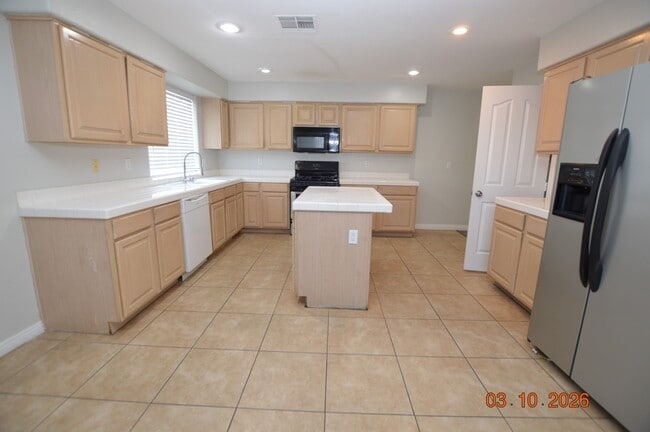 Building Photo - 8236 Golf Player St