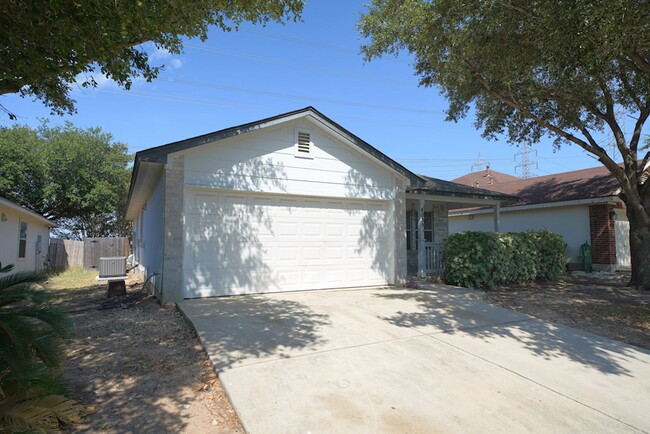 Building Photo - Great 3/2 Single Story Home Now Available ...