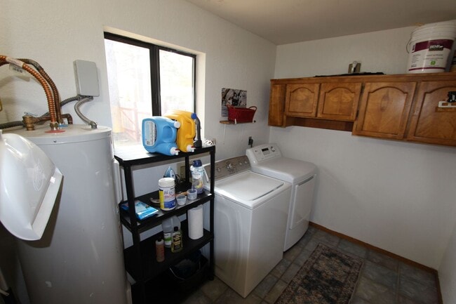 Building Photo - Cute Mountainaire home