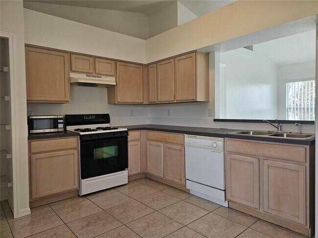 Building Photo - 13345 Pinyon Dr