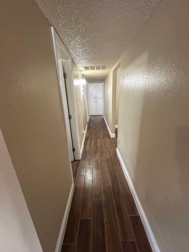 Building Photo - *** MOVE IN SPECIAL - $300.00 OFF FIRST MONTHS RENT***