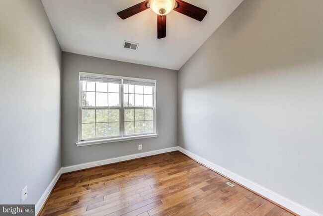 Building Photo - 12804 Short Hills Dr