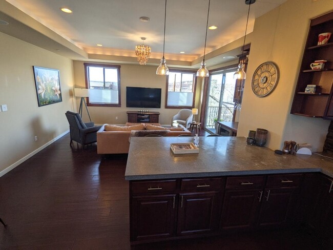 Building Photo - 538 S Fountaine St