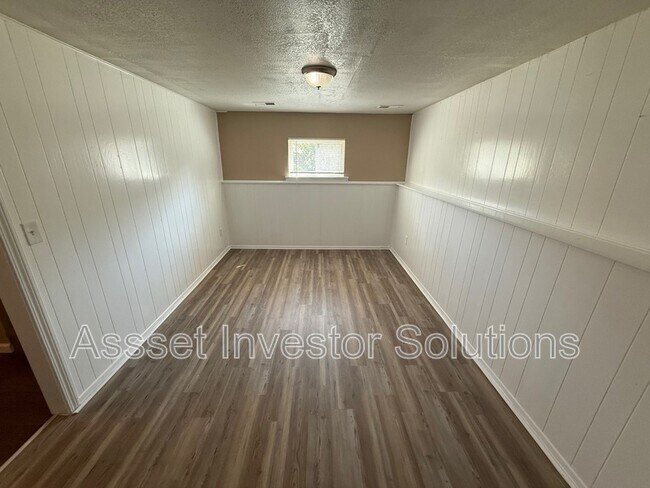 Building Photo - 8422 Sterling Ave