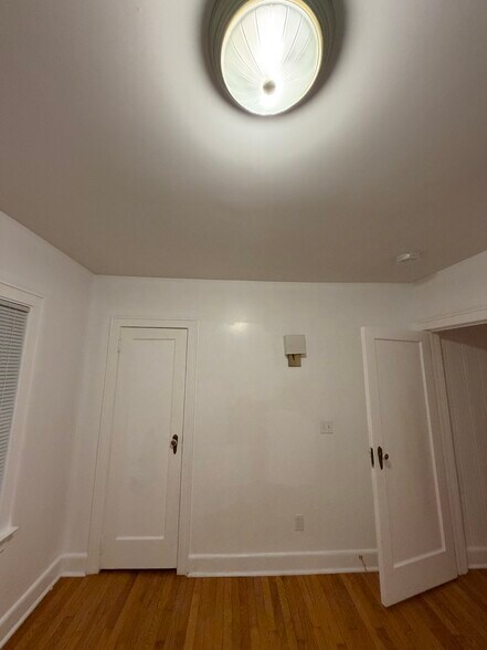 Building Photo - 860 Migeon Ave