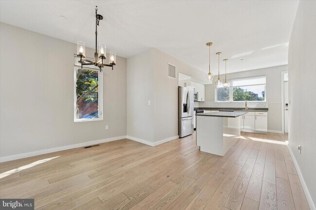 Building Photo - 120 W Oxford St