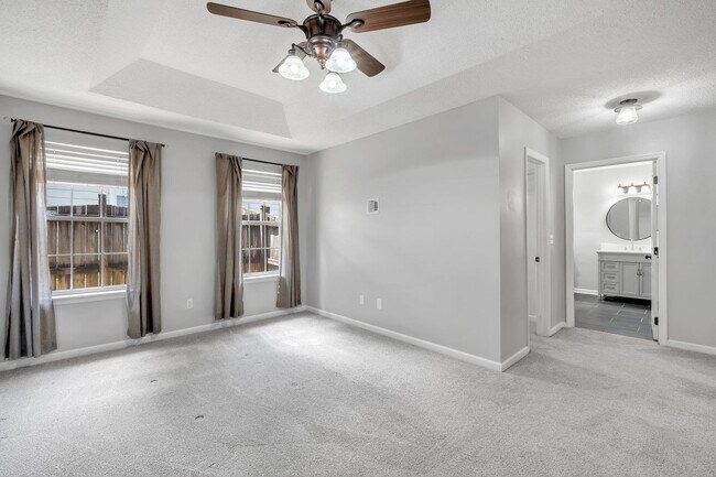 Building Photo - 2025 Ascot Way