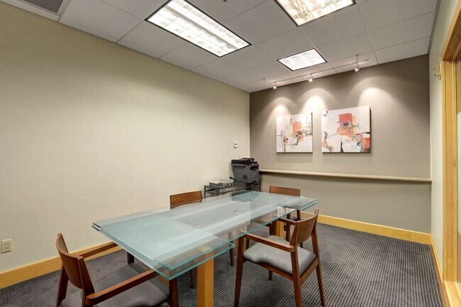 Building Photo - 0bd/1ba Bellevue Condo