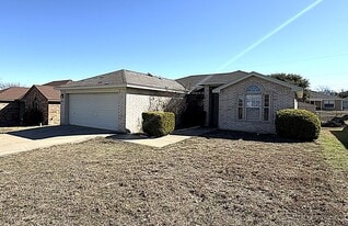 Building Photo - 208 Rodeo Cir