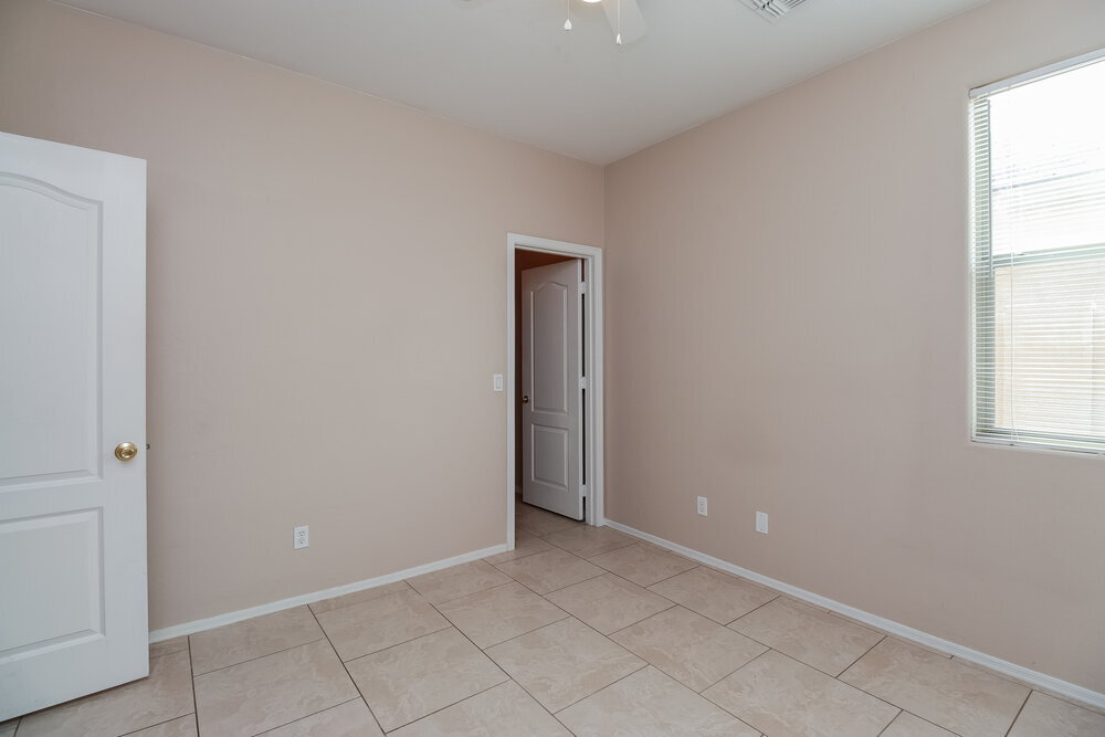 Building Photo - 6933 S 37th Dr