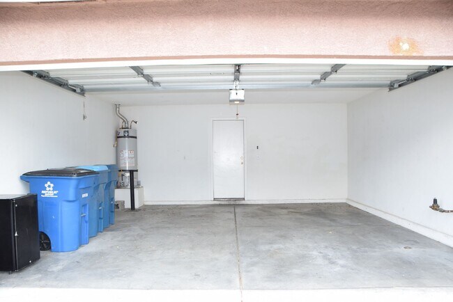 Building Photo - NE GATED COMMUNITY WITH POOL