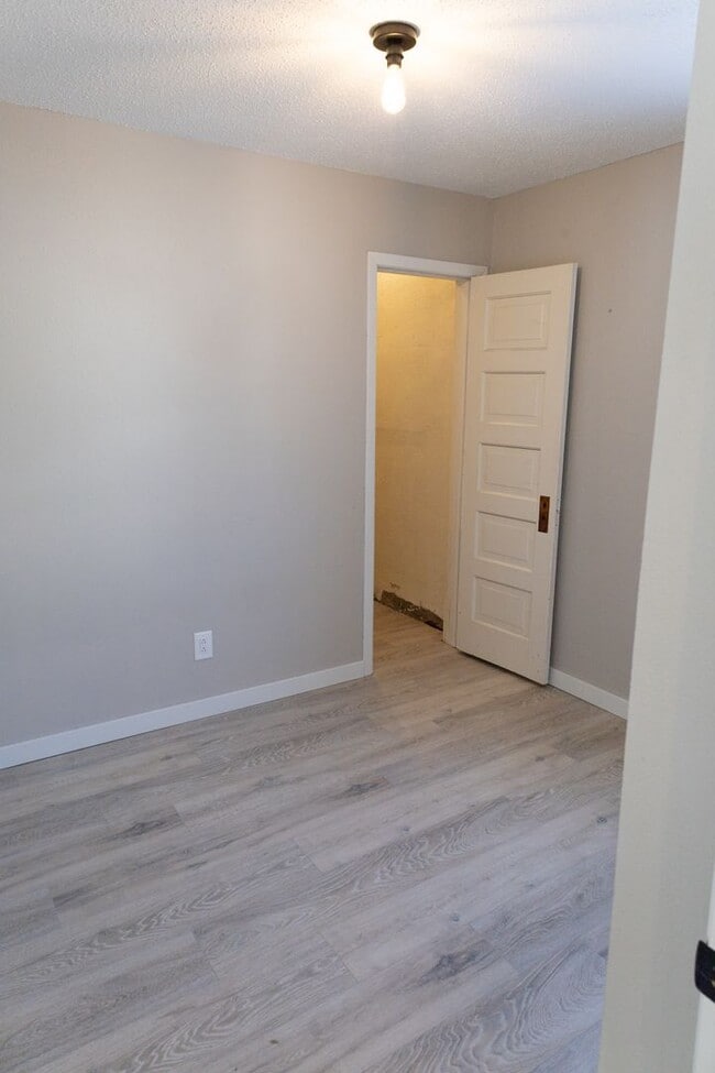 Building Photo - UPDATED 3 Bedroom 1 Bathroom single family home