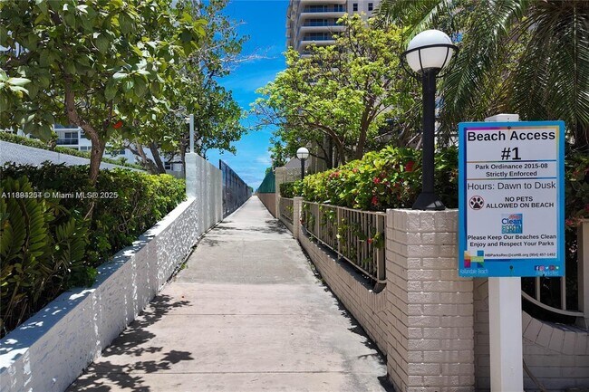 Building Photo - 1913 S Ocean Dr